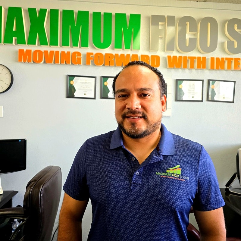 Henry H. Quinteros, Jefe de Soporte al Cliente en Maximum Score Builders